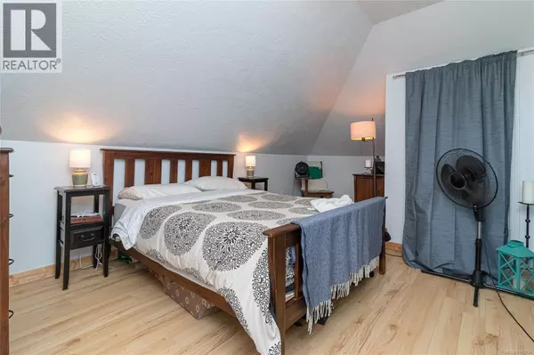 Victoria, BC V8R4H4,2920 Shakespeare St