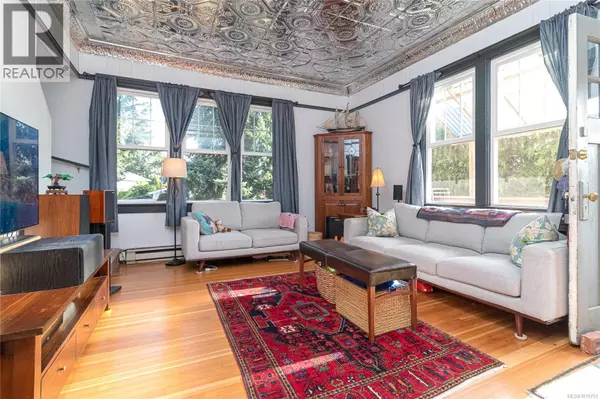 Victoria, BC V8R4H4,2920 Shakespeare St
