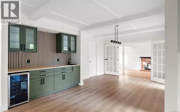 Saanich, BC V8Y1X2,5208 Del Monte Ave