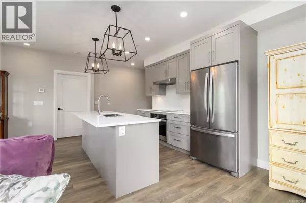 Saanich, BC V8Z0G3,741 Travino LN #204
