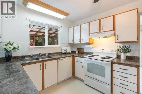 Nanaimo, BC V9T3Y2,5174 Maureen Way