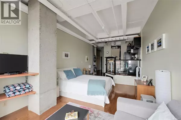 Victoria, BC V8V5A1,1061 Fort ST #305