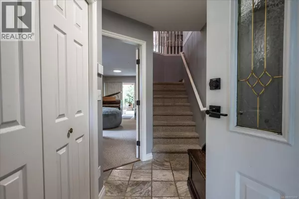 Nanaimo, BC V9T5Y6,5853 Tweedsmuir Cres