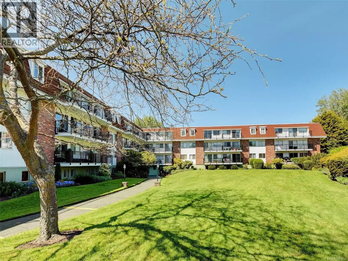 Saanich, BC V8P4K7,1680 Poplar AVE #117