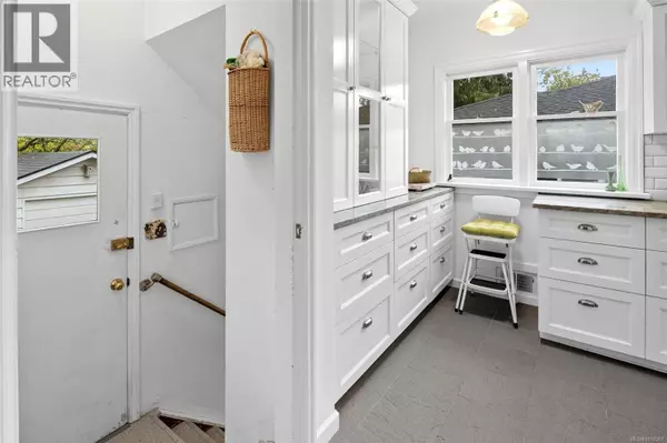 Victoria, BC V8S3Y4,416 Richmond Ave