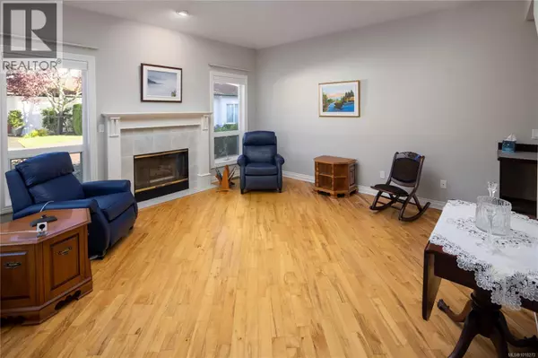 Victoria, BC V8S3R5,919 Pemberton RD #7