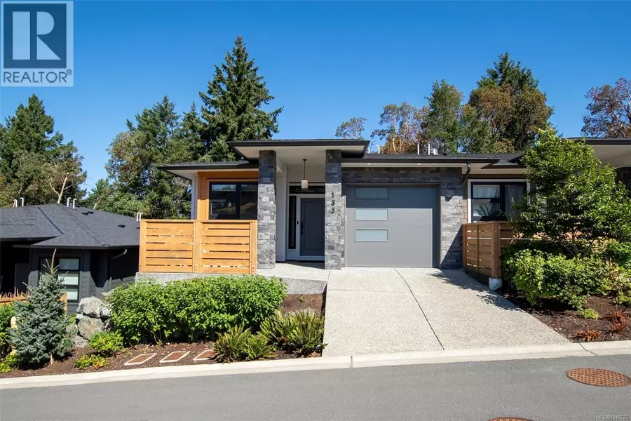 1234 Viewtop RD #135, Duncan, BC V9L0H7