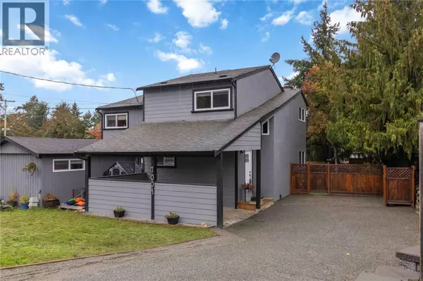 7004 Wallace Dr, Central Saanich, BC V8M1G1