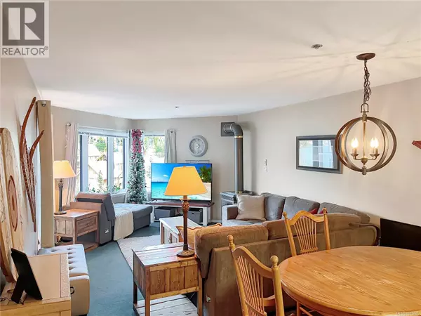 Courtenay, BC V9J1L0,1320 Henry RD #106