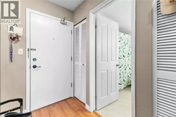 Saanich, BC V8X1M3,3277 Glasgow AVE #309