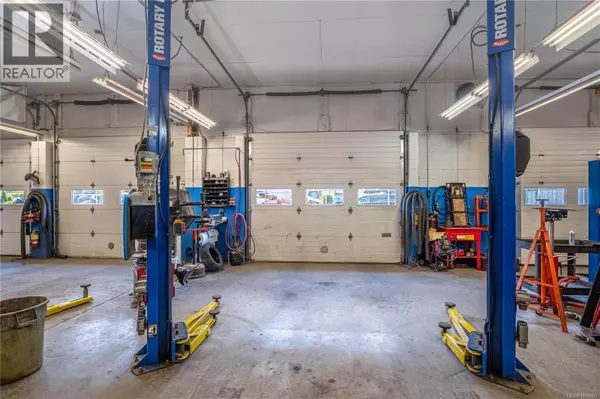 Qualicum Beach, BC V9K1S9,123 Fourth Ave E