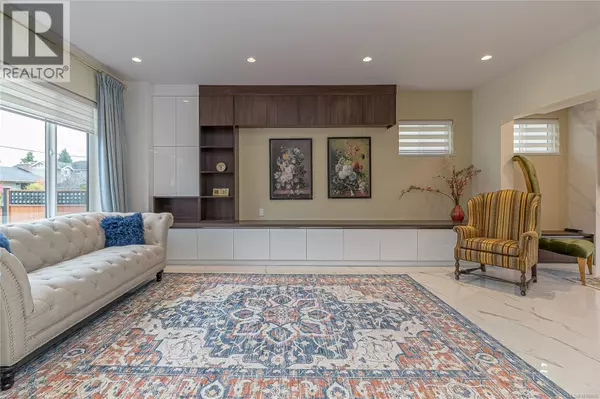 Oak Bay, BC V8R5Y9,2328 Dunlevy St