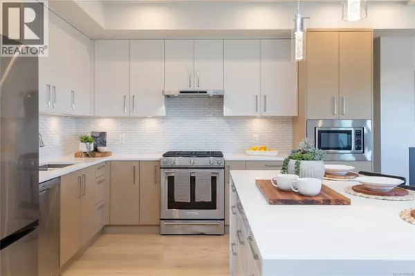 Sidney, BC V8L2Z3,9818 Fourth ST #305