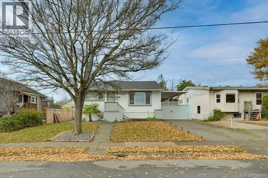 2710 Victor St, Victoria, BC V8R4E4