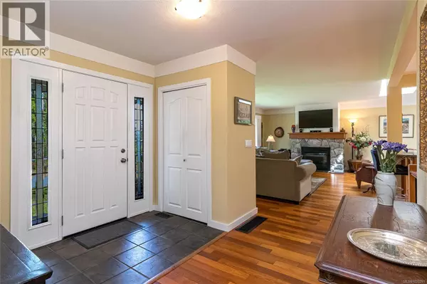 Saanich, BC V8Y1E3,4725 Treetop Hts