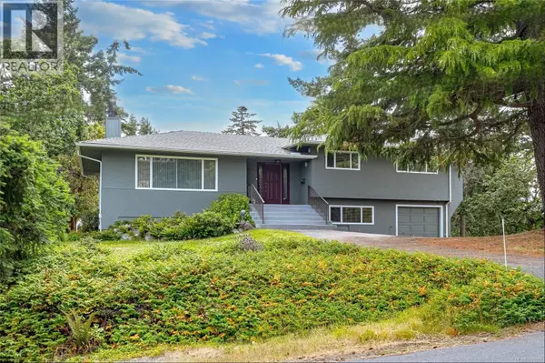 4725 Treetop Hts, Saanich, BC V8Y1E3