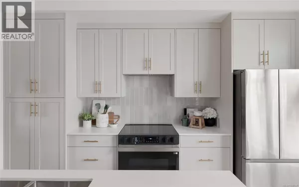 2536 Shelbourne ST #8, Victoria, BC V8R4L5