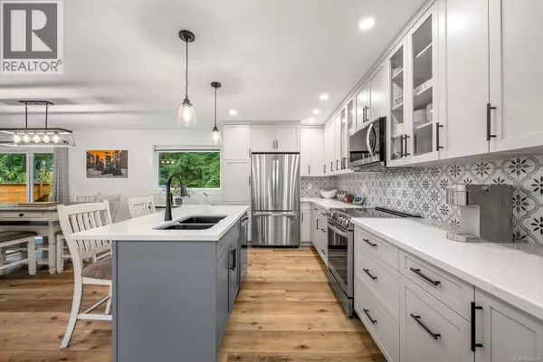 Fanny Bay, BC V0R1W0,6508 Mystery Beach Rd