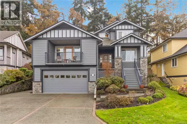 805 Rogers Way, Saanich, BC V8X5L1