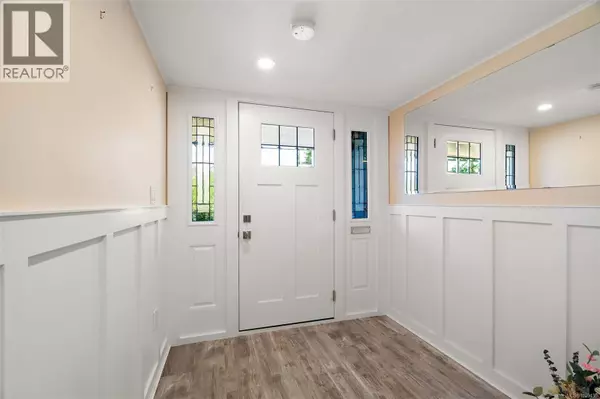 Saanich, BC V8N2E2,1563 Kenmore Rd