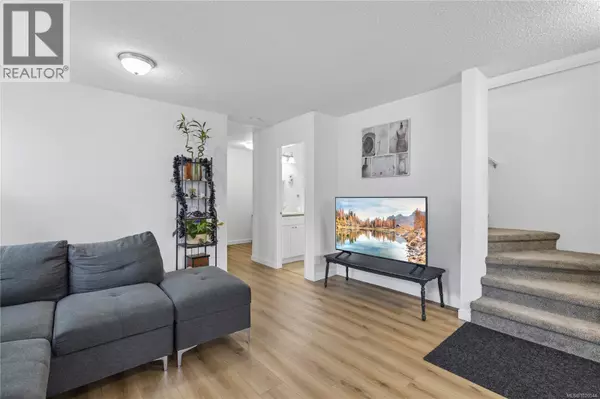 Nanaimo, BC V9R5W4,438 Gail PL #1