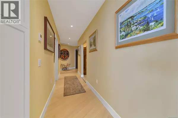 Saanich, BC V8Y3K3,5388 Hill Rise TER #403