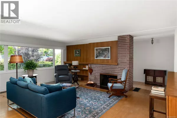 Oak Bay, BC V8S4Z4,645 Transit Rd