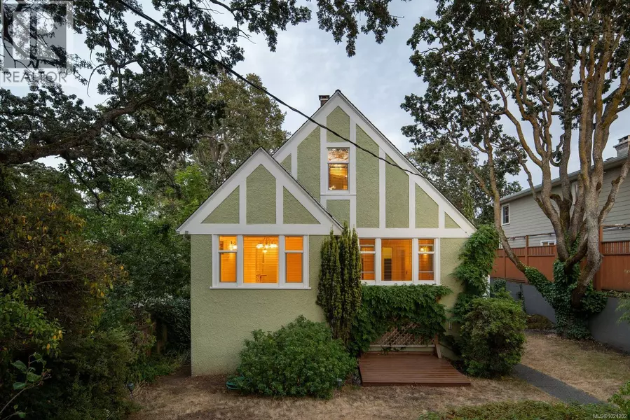 1959 Hampshire Rd, Oak Bay, BC V8R5T9