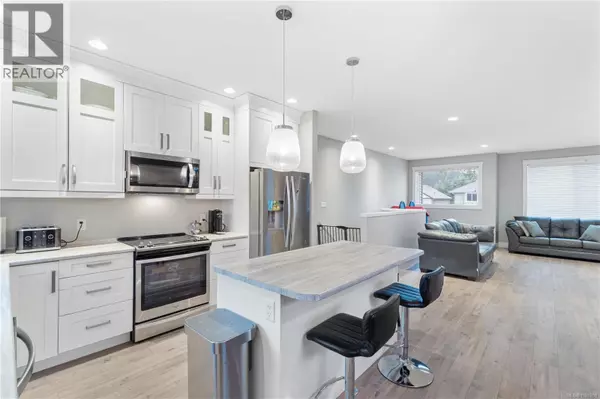 Nanaimo, BC V9R6X8,994 Douglas Ave