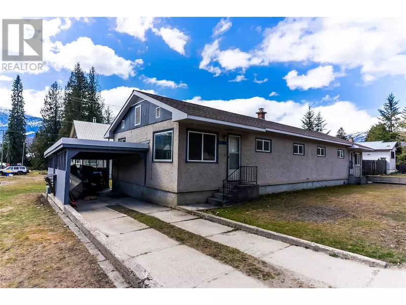 905 Victoria Road, Revelstoke, BC V0E2S0