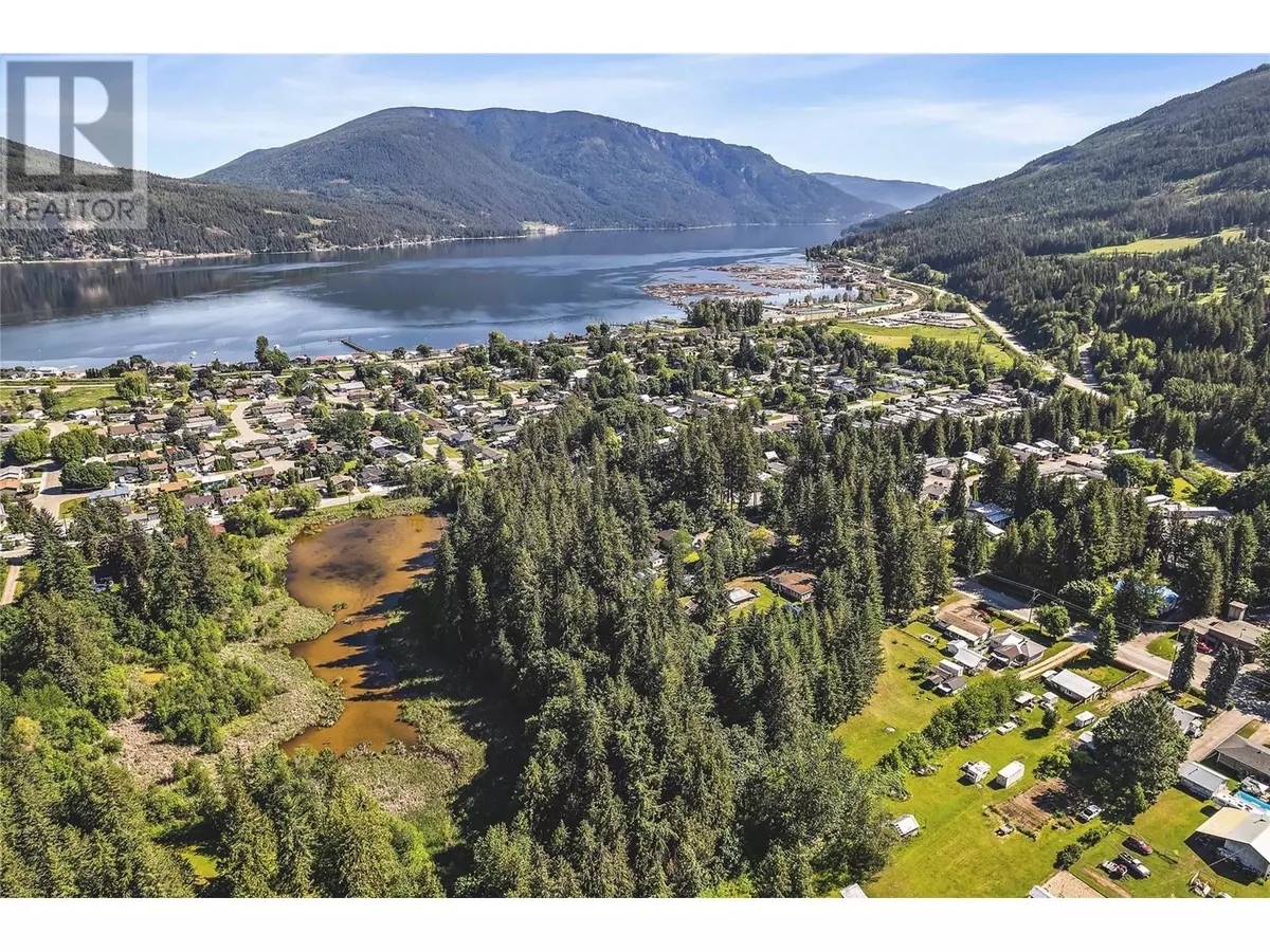 Salmon Arm, BC V0E1K0,6721 50TH Street NE