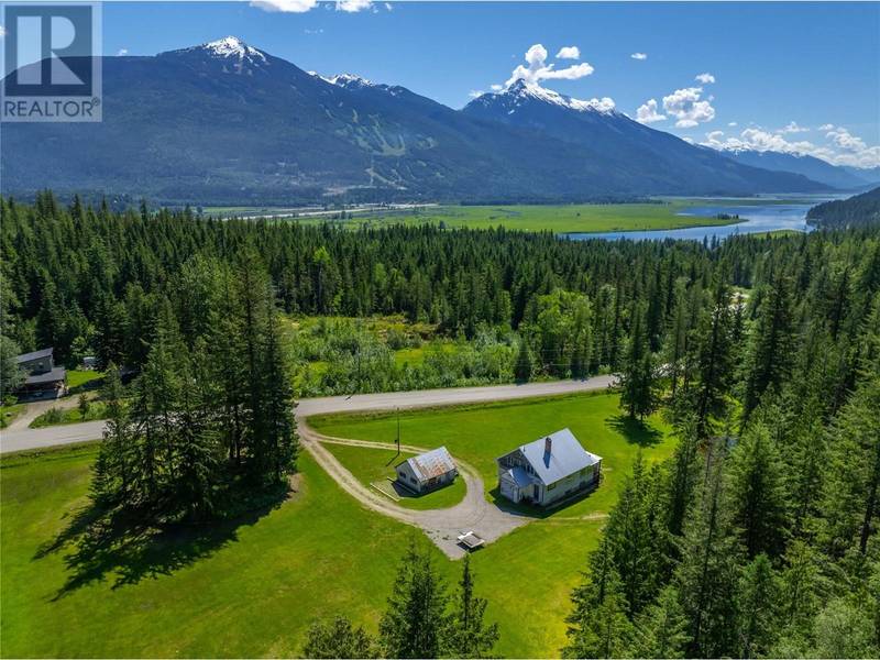 1734 MT Begbie Road, Revelstoke, BC V0E2s0