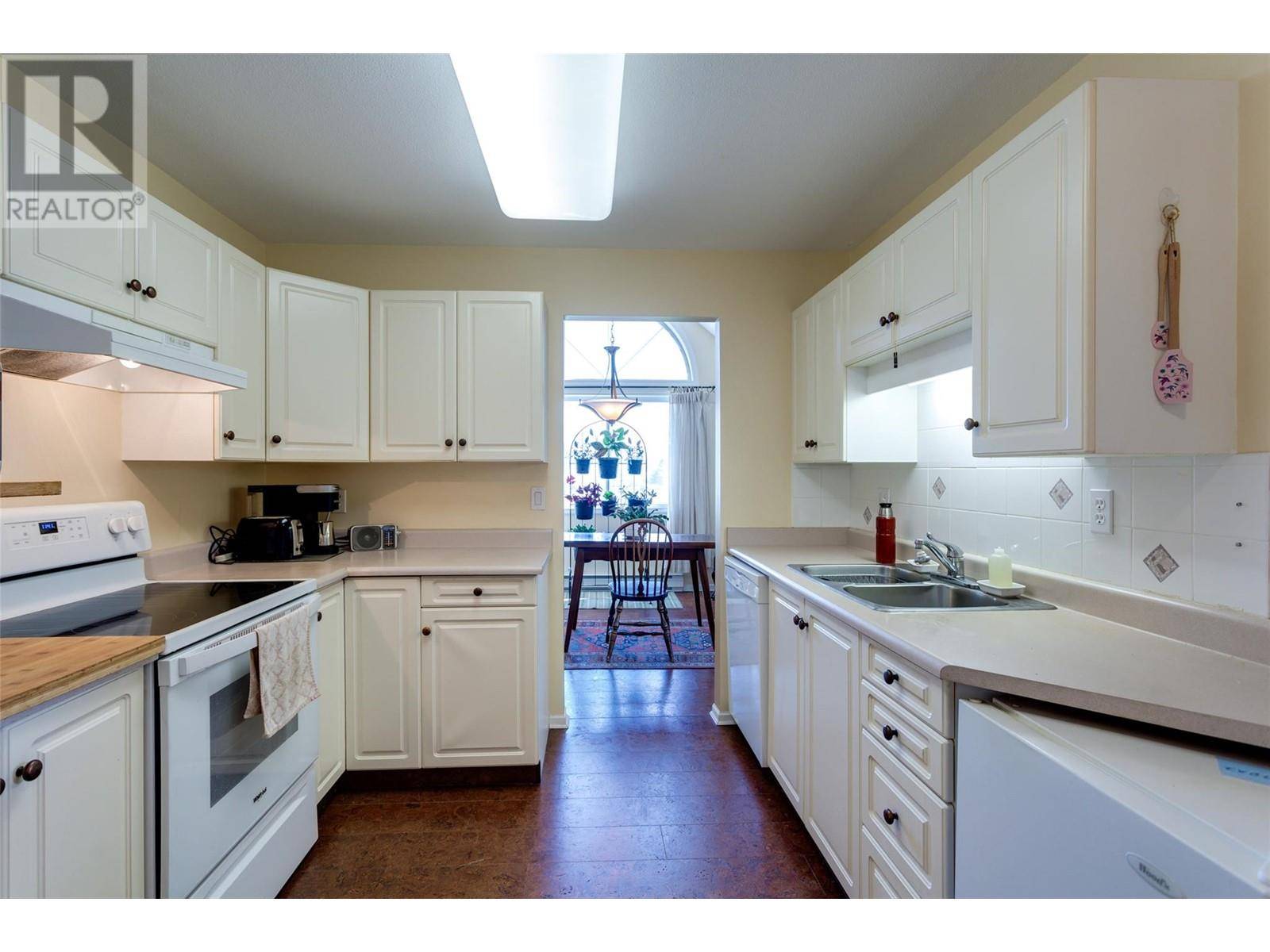 Kelowna, BC V1Y9P2,980 Glenwood AVE #302