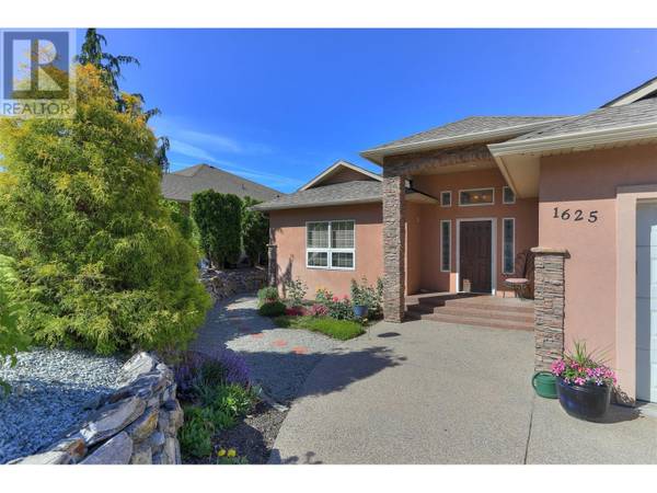 1625 Merlot Drive, West Kelowna, BC V4T2X7