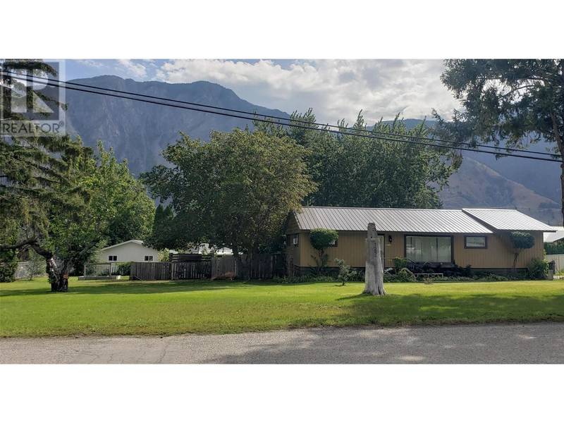 725 2nd Ave Avenue, Keremeos, BC V0X1N2