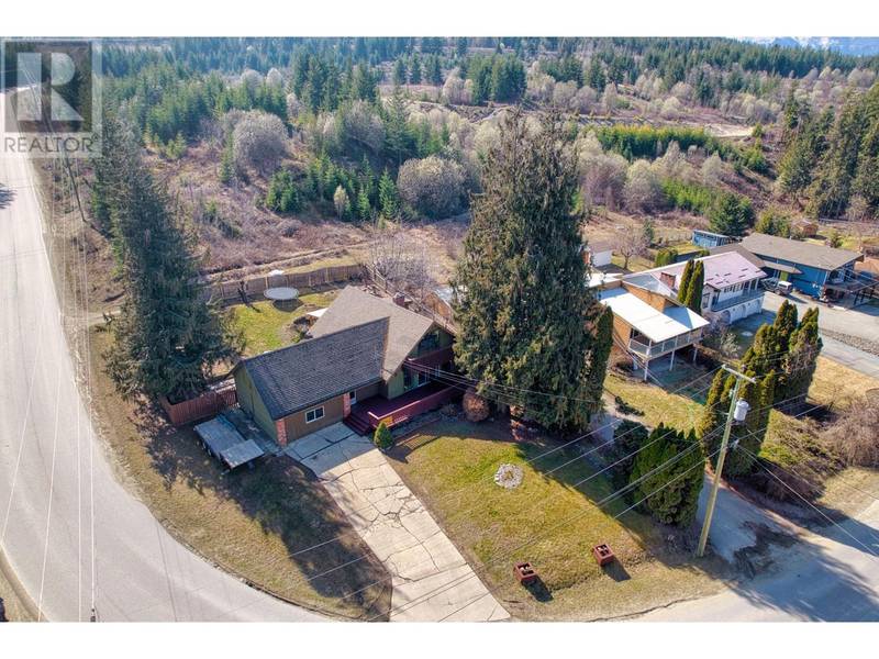 2909 Cedar Drive, Blind Bay, BC V0E2W2