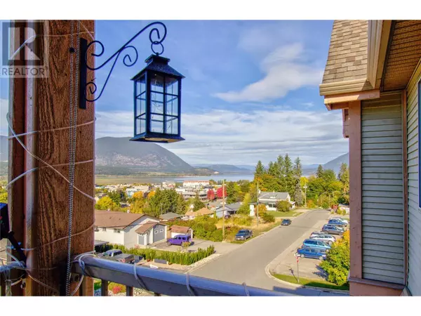 Salmon Arm, BC V1E1S7,330 7 ST #304