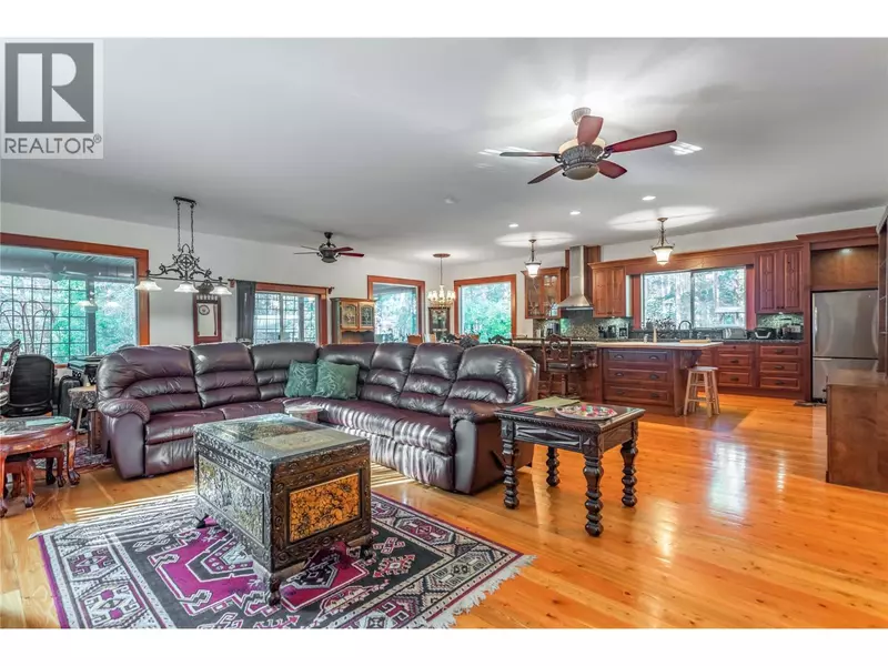 60 Pringle Road, Carmi, BC V0H1A0