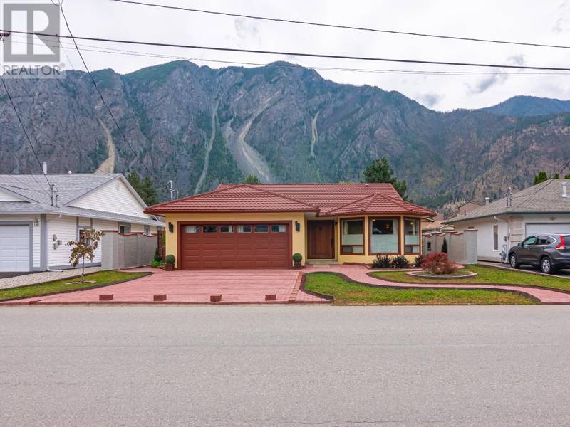 713 12th Avenue, Keremeos, BC V0X1N3