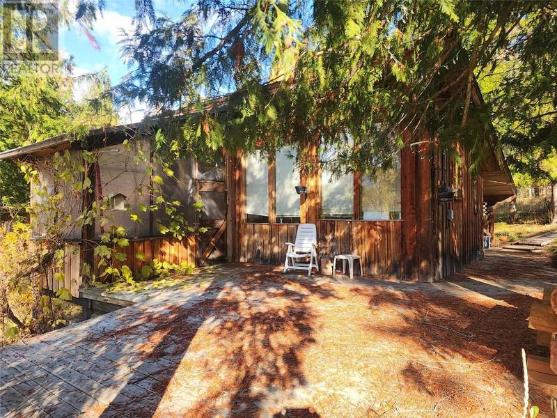 1505 Inonoaklin Valley Road, Edgewood, BC V0G1J0