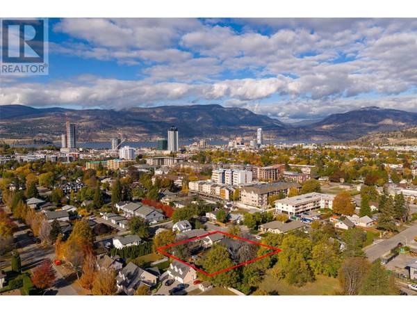 1025 & 1033/1035 Laurier Avenue, Kelowna, BC V1Y6B2