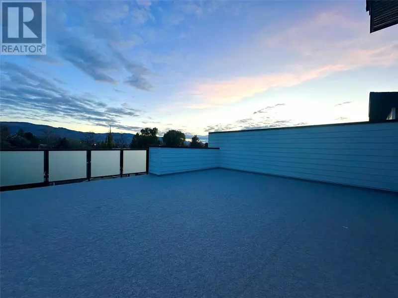 853 Kinnear Court, Kelowna, BC V1Y8A9