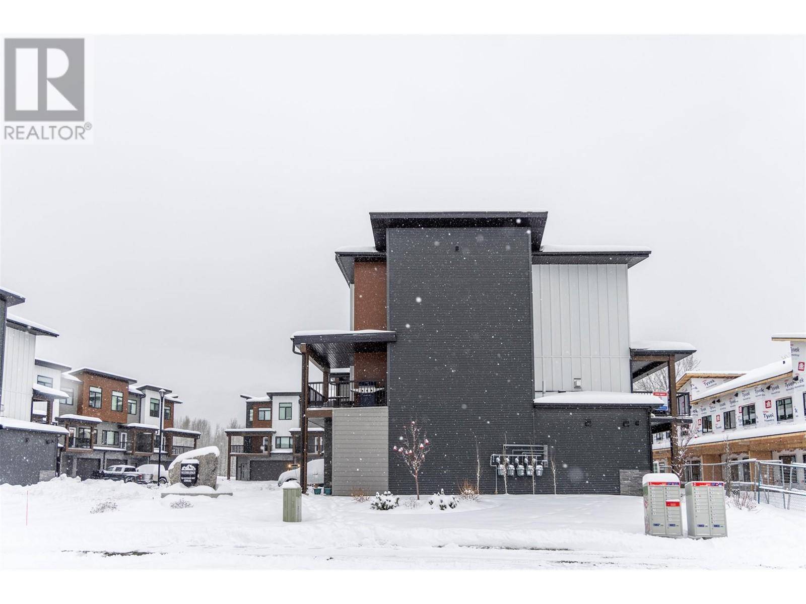 Fernie, BC V0B1M7,700 RIVERSIDE WAY #201