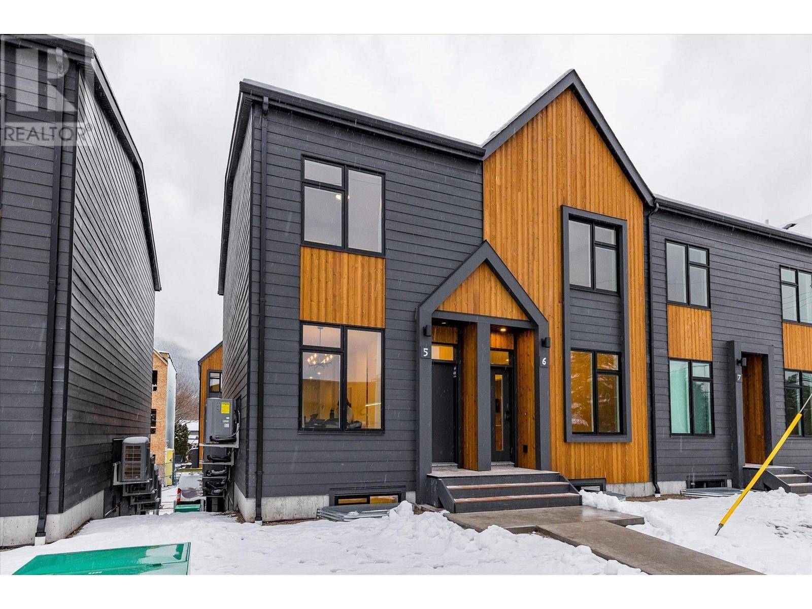 Revelstoke, BC V0E2S1,416 Humbert ST #5