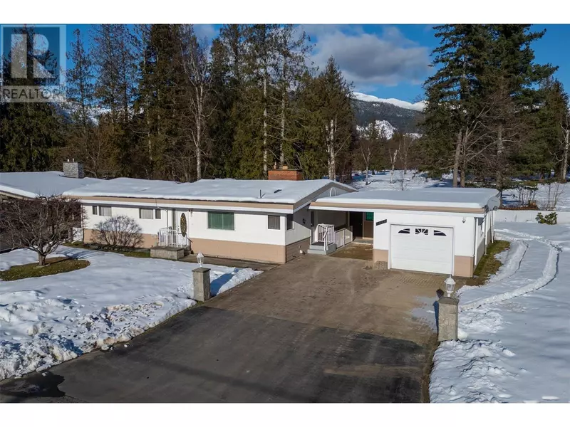 1956 Fairway Road, Revelstoke, BC V0E2S0