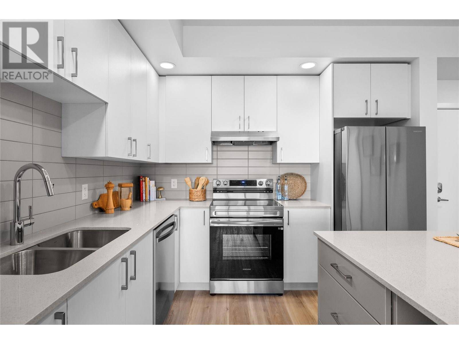 Kelowna, BC V1W0G7,1057 Frost RD #203