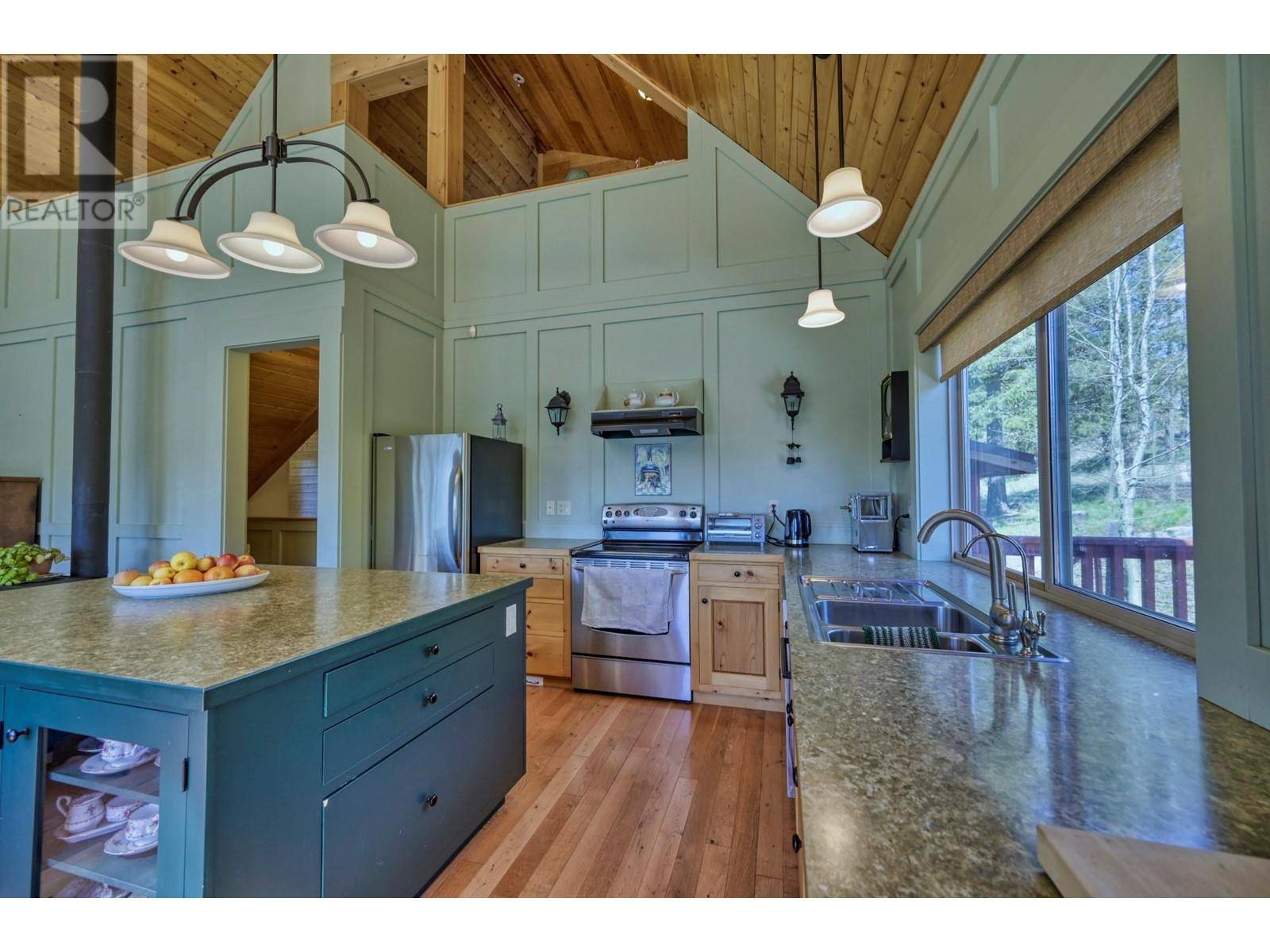 Osoyoos, BC V0H1V6,155 COUGAR Court