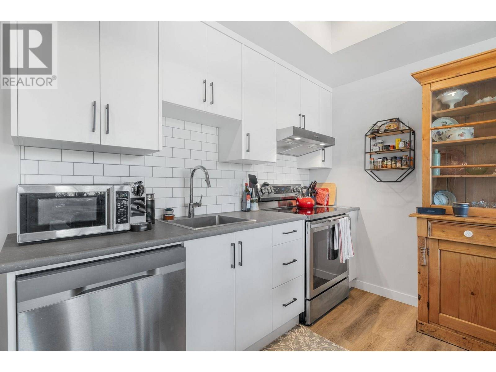 Kelowna, BC V1Y2C7,1215 St. Paul ST #204