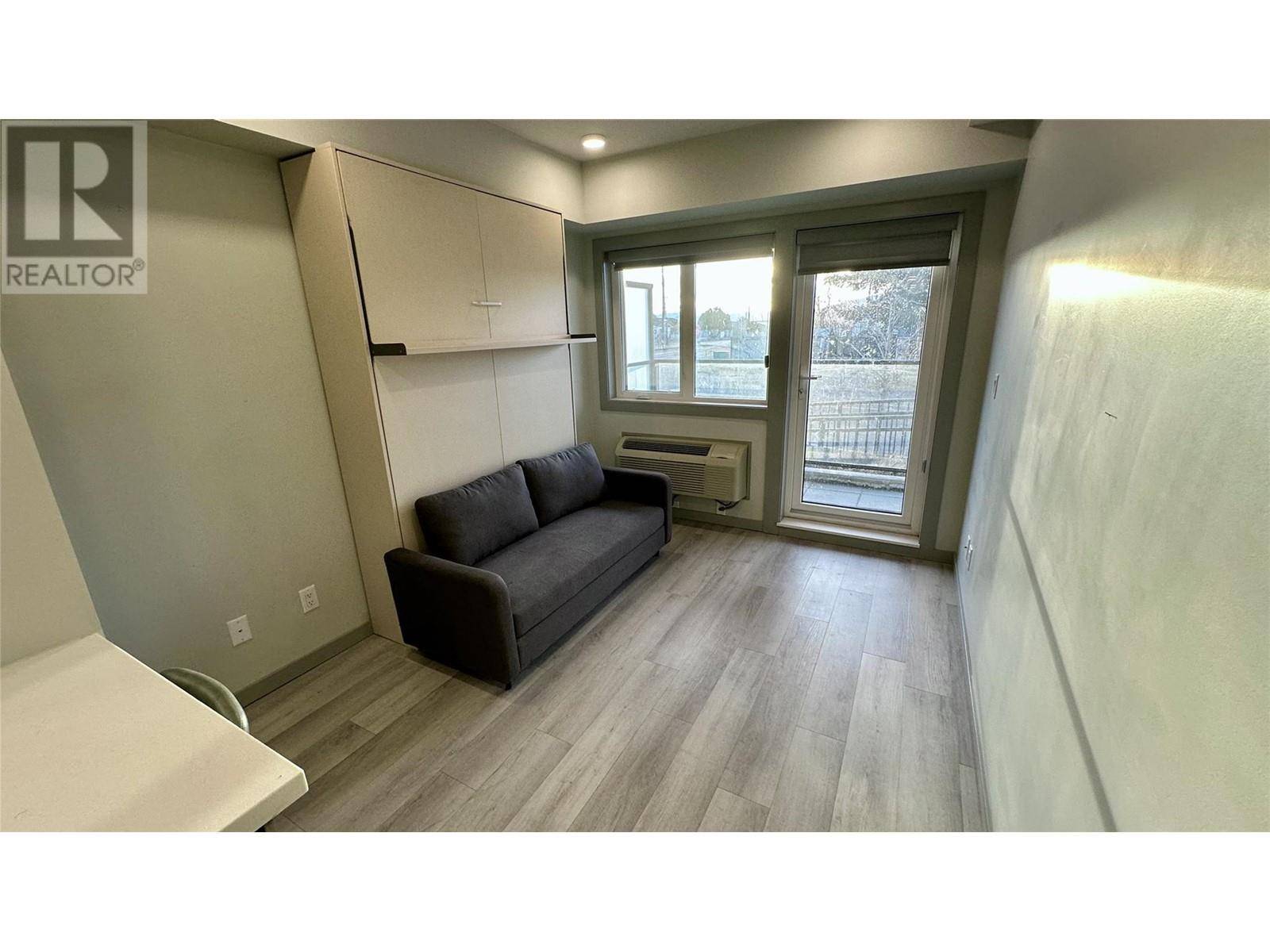 Kelowna, BC V1X3K8,345 Dougall RD North #PH12