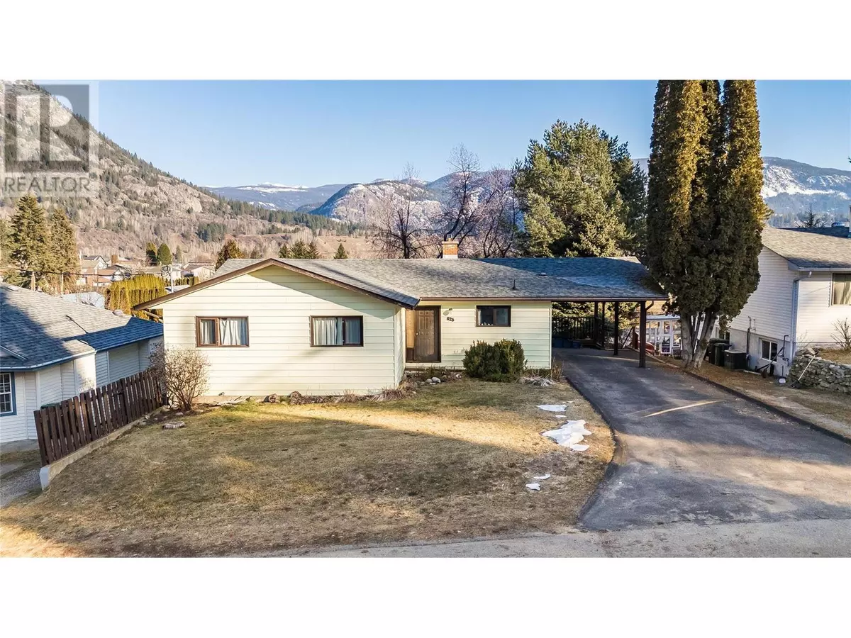 Castlegar, BC V1N1K8,625 10th Avenue